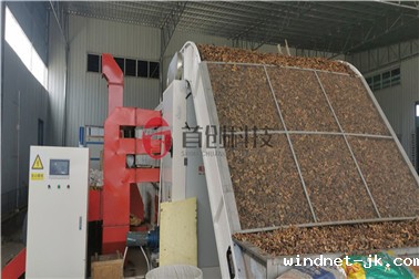 油茶籽上料.jpg